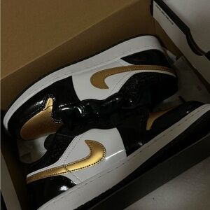 Brand new never been worn Jordan 1 low